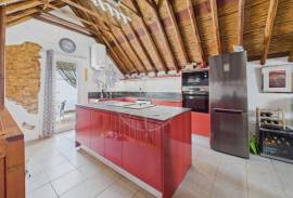 Tavira centre 3 bedroom townhouse with large sun terraces