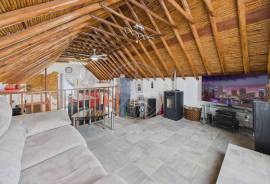 Tavira centre 3 bedroom townhouse with large sun terraces