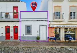 Tavira centre 3 bedroom townhouse with large sun terraces