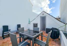 Tavira centre 3 bedroom townhouse with large sun terraces