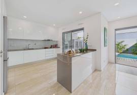 Contemporary 3 bed Villa with Pool & Mediterranean Garden in Tavira centre