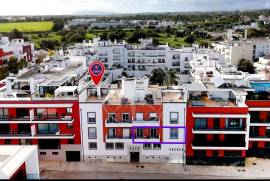 Tavira centre 3 bed apartment with garage & private sun roof terrace