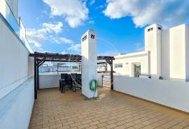 Tavira centre 3 bed apartment with garage & private sun roof terrace