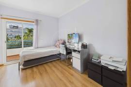 Tavira centre 3 bed apartment with garage & private sun roof terrace