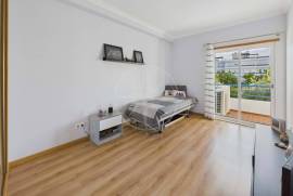 Tavira centre 3 bed apartment with garage & private sun roof terrace