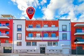 Tavira centre 3 bed apartment with garage & private sun roof terrace