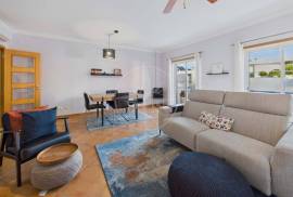 Tavira centre 3 bed apartment with garage & private sun roof terrace