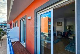 Tavira centre 3 bed apartment with garage & private sun roof terrace