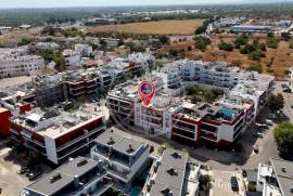 Tavira centre 3 bed apartment with garage & private sun roof terrace