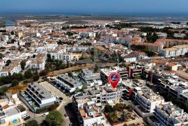 Tavira centre 3 bed apartment with garage & private sun roof terrace