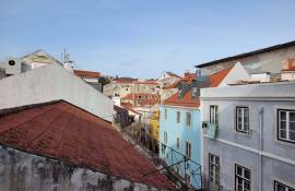 Charming historic building to renovate – São Bento, Lisbon