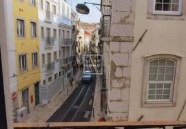 Charming historic building to renovate – São Bento, Lisbon