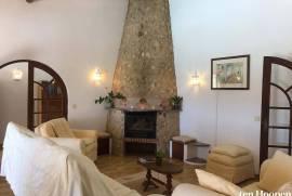 Charming 5 bedroom Countryside Villa set in 42,000sqm of land, close to Burgau