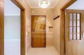 Excellent 2 bedroom apartment located 5 minutes from Lagos for annual rental