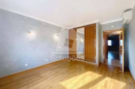 Excellent 2 bedroom apartment located 5 minutes from Lagos for annual rental