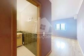 Excellent 2 bedroom apartment located 5 minutes from Lagos for annual rental