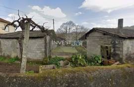 House with land in São Julião