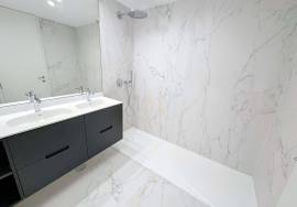 3 bedroom apartment on Ocean Terrace with 3 parking spaces