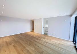 3 bedroom apartment on Ocean Terrace with 3 parking spaces