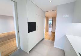 3 bedroom apartment on Ocean Terrace with 3 parking spaces