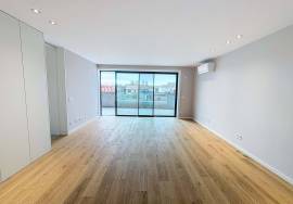 3 bedroom apartment on Ocean Terrace with 3 parking spaces