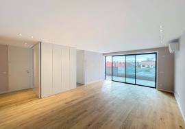 3 bedroom apartment on Ocean Terrace with 3 parking spaces