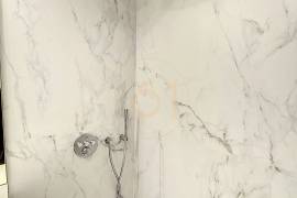 3 bedroom apartment on Ocean Terrace with 3 parking spaces