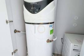 3 bedroom apartment on Ocean Terrace with 3 parking spaces