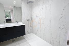 3 bedroom apartment on Ocean Terrace with 3 parking spaces