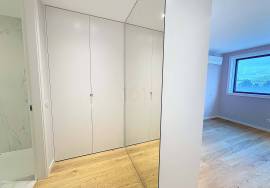 3 bedroom apartment on Ocean Terrace with 3 parking spaces