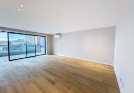 3 bedroom apartment on Ocean Terrace with 3 parking spaces