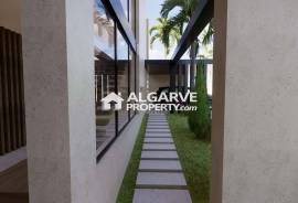 Luxury Contemporary Villa with Pool, Lift and Sea Views in Loulé