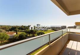 Top-Floor 3-Bedroom Apartment with Panoramic Sea Views near the beach in Quarteira