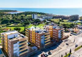 Top-Floor 3-Bedroom Apartment with Panoramic Sea Views near the beach in Quarteira