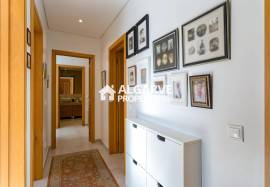 Top-Floor 3-Bedroom Apartment with Panoramic Sea Views near the beach in Quarteira