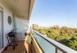 Top-Floor 3-Bedroom Apartment with Panoramic Sea Views near the beach in Quarteira