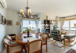 Top-Floor 3-Bedroom Apartment with Panoramic Sea Views near the beach in Quarteira