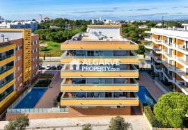 Top-Floor 3-Bedroom Apartment with Panoramic Sea Views near the beach in Quarteira