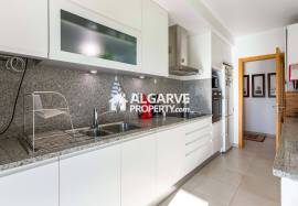 Top-Floor 3-Bedroom Apartment with Panoramic Sea Views near the beach in Quarteira