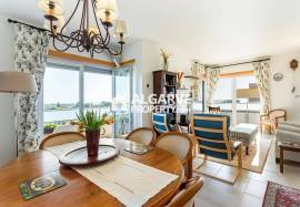 Top-Floor 3-Bedroom Apartment with Panoramic Sea Views near the beach in Quarteira