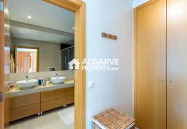 Top-Floor 3-Bedroom Apartment with Panoramic Sea Views near the beach in Quarteira