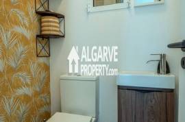 Renovated villa with 3 apartments and open panoramic views near Loulé