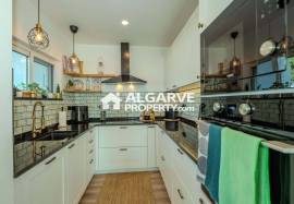 Renovated villa with 3 apartments and open panoramic views near Loulé