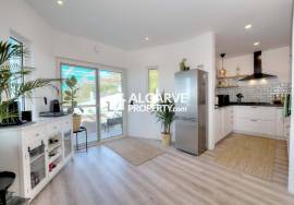 Renovated villa with 3 apartments and open panoramic views near Loulé