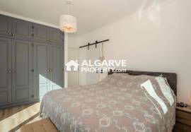 Renovated villa with 3 apartments and open panoramic views near Loulé