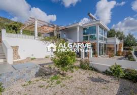 Renovated villa with 3 apartments and open panoramic views near Loulé