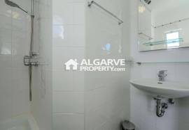 Renovated villa with 3 apartments and open panoramic views near Loulé