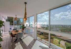 Renovated villa with 3 apartments and open panoramic views near Loulé