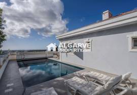 Renovated villa with 3 apartments and open panoramic views near Loulé
