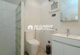 Renovated villa with 3 apartments and open panoramic views near Loulé